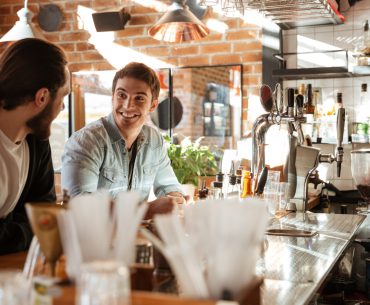 Baton Rouge Hookup | Where to Pick Up and Date Girls Male friends having drinks at a bar