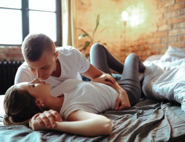 Young hookup couple in bed