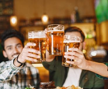 Corpus Christi Hookup | Where to Pick Up and Date Girls in Corpus Christi Guy friends in a pub