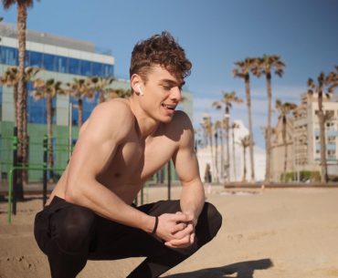 El Paso Hookup | Where to Pick Up and Date Girls in El Paso Sporty man with wireless earphones resting during outdoor workout