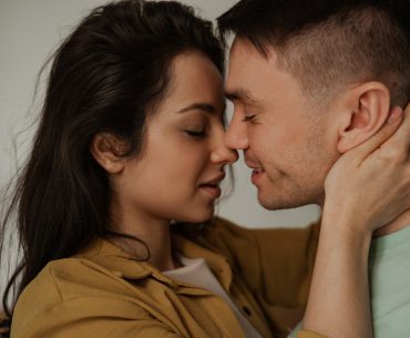 Lubbock Hookup | Where to Pick Up and Date Girls in Lubbock Woman leaning in to kiss a man