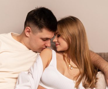 Memphis Hookup | Where to Pick Up and Date Girls in Memphis Man kissing woman's shoulders